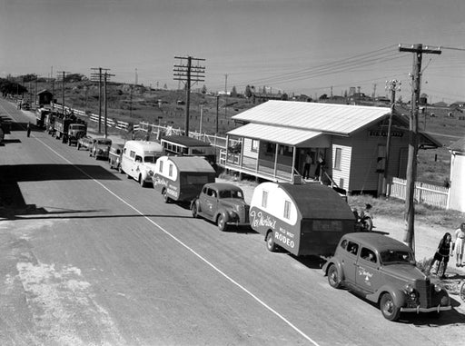 Tex Morton's rodeo, Coolangatta train station